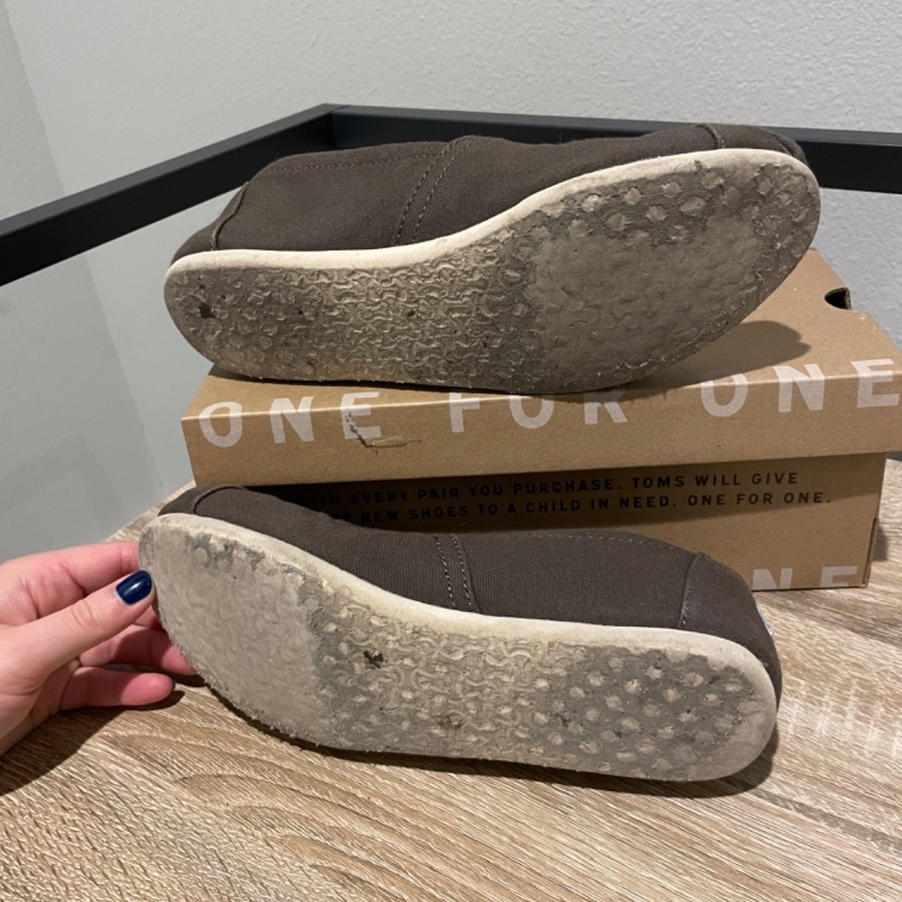 TOMS Tarmac Olive Canvas Women's Classics - Picture 2 of 3